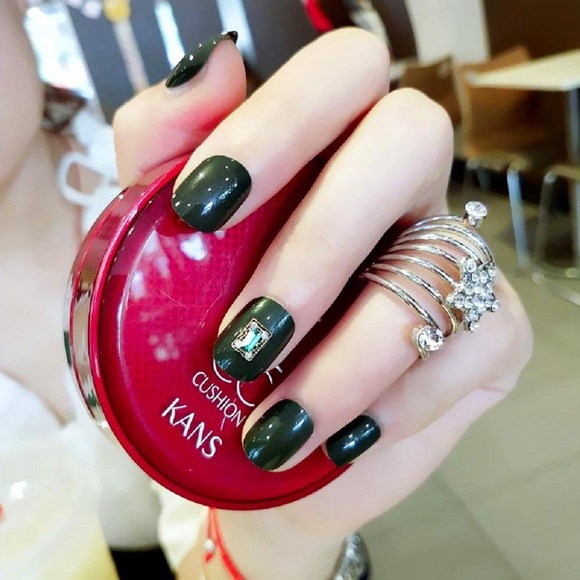 • Emerald Press On Nails • - Picture 4 of 7